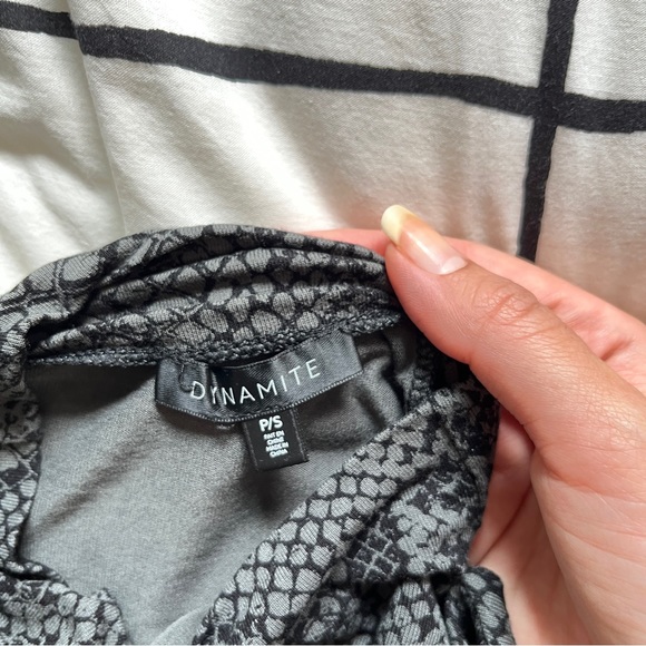 Snake print turtle neck - Picture 3 of 3